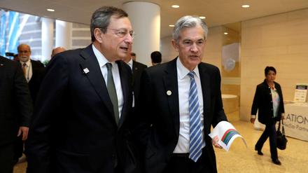 Schaffen es nicht, ihr Inflationsziel zu erreichen. EZB-Chef Mario Draghi (L) und Fed-Chef Jerome Powell. 