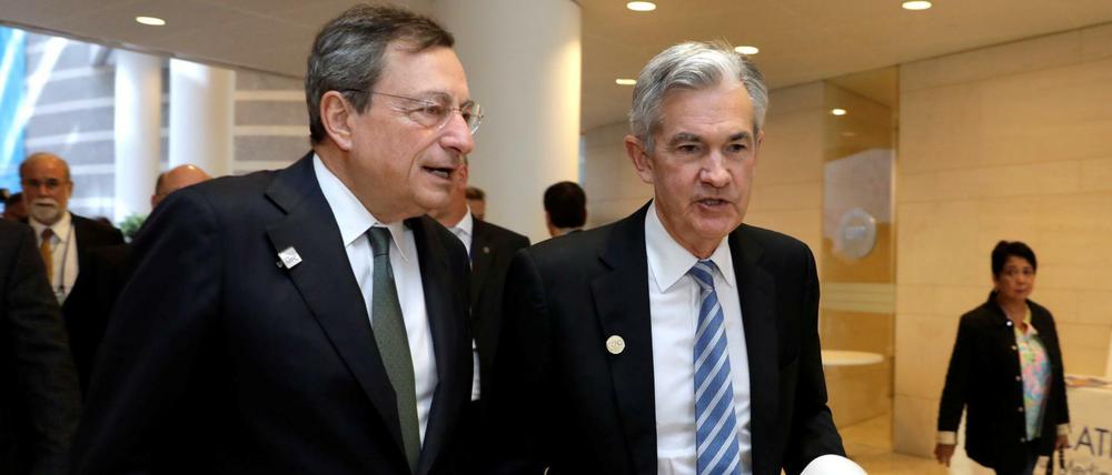 Schaffen es nicht, ihr Inflationsziel zu erreichen. EZB-Chef Mario Draghi (L) und Fed-Chef Jerome Powell.