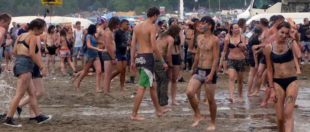 Das obligatorische Schlammbad gehört zum Festival dazu. (Archivbild 2013)