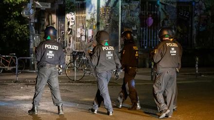 Gerade bei Einsätzen rund um die Hausprojekte in der Rigaer Straße in Friedrichshain werden immer wieder Beamte verletzt.