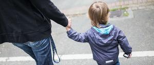 Vor allem Alleinerziehende sind von Armut bedroht.