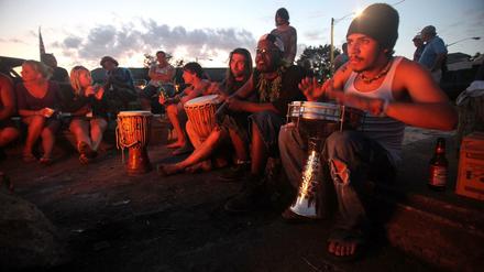 2009 versammelten sich diese Trommler in Bethel für die 40. Auflage des Woodstock-Festivals. Zum 50. wird es solche Szenen nicht geben.