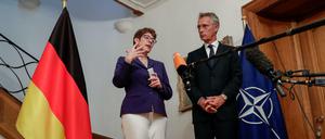 Antrittsbesuch in Brüssel. Verteidigungsministerin Kramp-Karrenbauer und Nato-Generalsekretär Stoltenberg am Mittwoch.