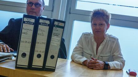 Ramelow ./. BRD, Pau ./. BRD - Bundestagsvizepräsidentin Petra Pau (Linke) am Mittwoch vor dem Oberverwaltungsgericht in Münster.