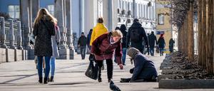 Wer es nicht schafft, in der teuren und rauen Hauptstadt Fuß zu fassen, landet oft auf der Straße, in Unterführungen und Kellern. 