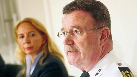Polizeipräsidentin Barbara Slowik und Siegfried-Peter Wulff stellten das Ergebnis von internen Untersuchungen vor.
