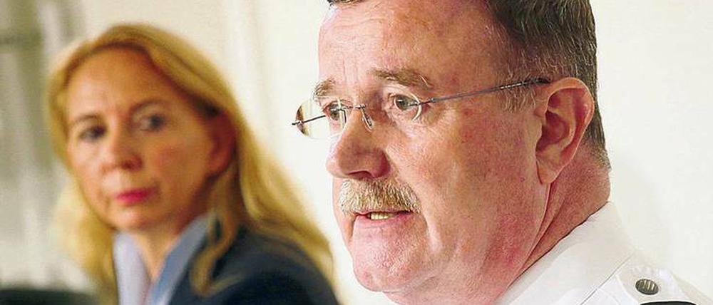 Polizeipräsidentin Barbara Slowik und Siegfried-Peter Wulff stellten das Ergebnis von internen Untersuchungen vor. 