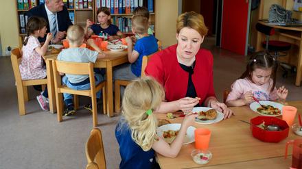  Das Gute-Kita-Gesetz wurde acht Monate nach der Vereidigung von Familienministerin Franziska Giffey verabschiedet.