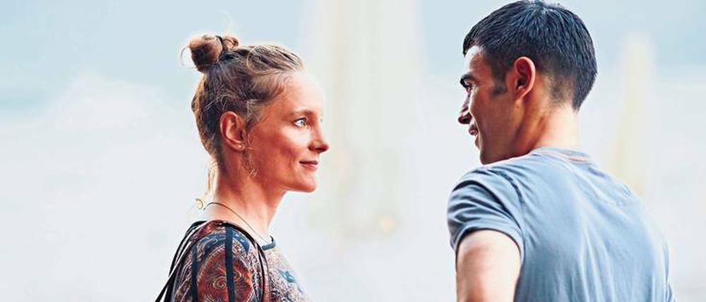 Captain, my Captain. Marion (Anne Ratte Polle) und Baran (Ogulcan Arman Uslu).