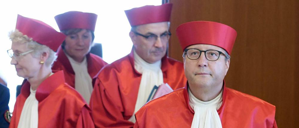 Der Zweite Senat beim Bundesverfassungsgericht, (l-r) Doris König, Christine Langenfeld, Ulrich Maidowski, Vorsitzender Andreas Voßkuhle, bei der mündlichen Verhandlung am Dienstag.