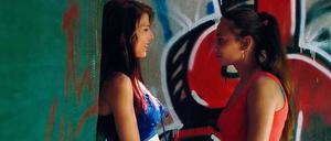 Carmen (Rosy Rodríguez) und Lola (Zaira Romero) in "Carmen y Lola". 