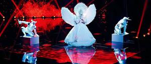 Teufel in Engelsgestalt? Wer steckt in diesem Kostüm – und wird der Engel die Show gewinnen? Antworten am Donnerstagabend im Finale von „The Masked Singer“.