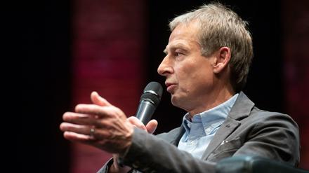 Kennenlernen. Verhandlungen führt Jürgen Klinsmann mit dem VfB Stuttgart noch nicht.
