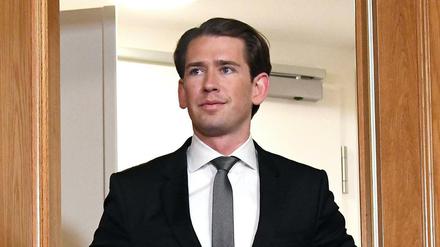 Sebastian Kurz, ehemaliger Bundeskanzler von Österreich, verlässt eine Sitzung des Untersuchungsausschusses des Bundesamts für Verfassungsschutz im Parlamentsausweichquartier in der Hofburg. 