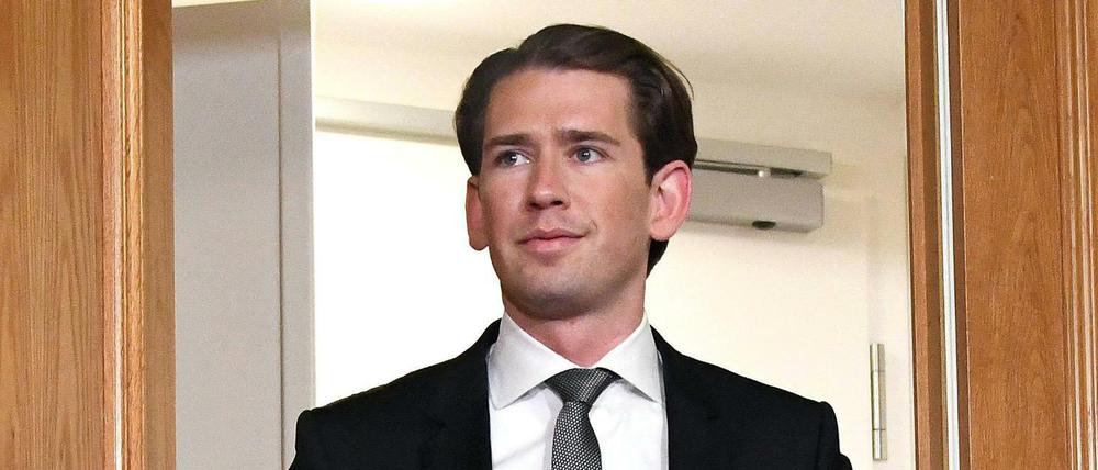 Sebastian Kurz, ehemaliger Bundeskanzler von Österreich, verlässt eine Sitzung des Untersuchungsausschusses des Bundesamts für Verfassungsschutz im Parlamentsausweichquartier in der Hofburg. 