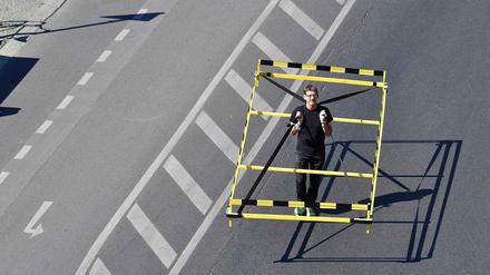 Seit Jahren protestieren Radfahrerinnen und Radfahrer unermüdlich für bessere Verkehrspolitik in Berlin. So auch dieser Mann bei einer Aktion von Aktivisten in Kreuzberg im Mai 2018.