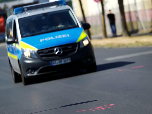 Ein Polizei am Tatort in Wächtersbach, wo auf einen Eritreer gefeuert wurde.