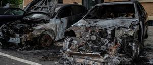 Ausgebrannte Autos, wie hier in der Guerickestraße in Charlottenburg, sieht man in Berlin derzeit wieder öfter.