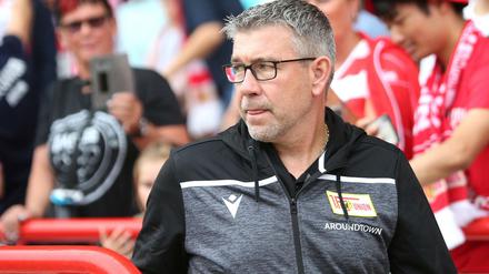 Schaut genau hin. Unions Trainer Urs Fischer, der gegen Celta Vigo auch gute Ansätze sah.