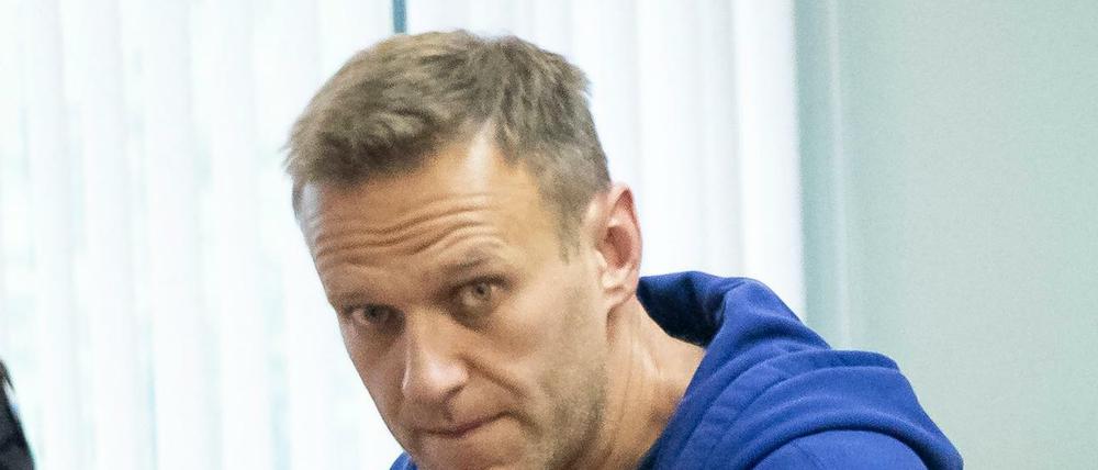 Alexej Nawalny, Oppostionspolitiker aus Russland, kommt am 24. Juli 2019 in einen Gerichtssaal.