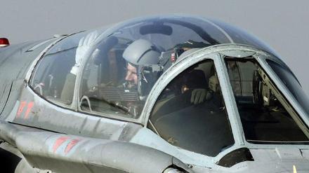 Bundeswehr-Pilot an Bord eines Tornados (Archivbild) 