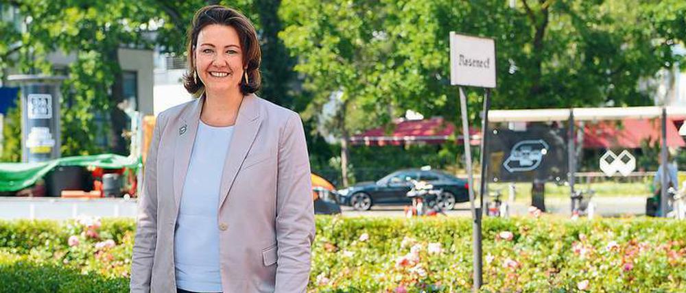 Südwest-Berlinerin. Marie-Anne Raue ist in Kreuzberg Geschäftsführerin des Sternelokals, das sie gemeinsam mit ihrem Ex-Mann Tim Raue zum Erfolg geführt hat. Sie selbst wohnt in Grunewald. 