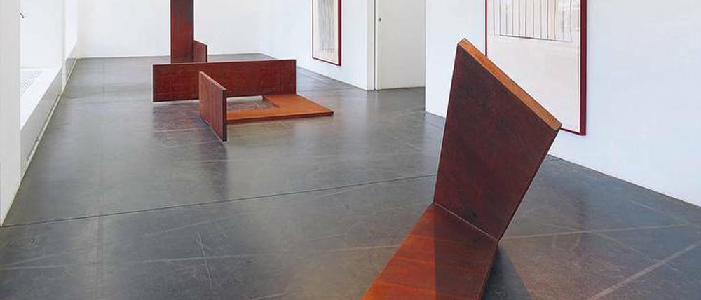 Die Ausstellung der Galerie Nagel Draxler mit Lechner-Skulpturen und -Zeichnungen.