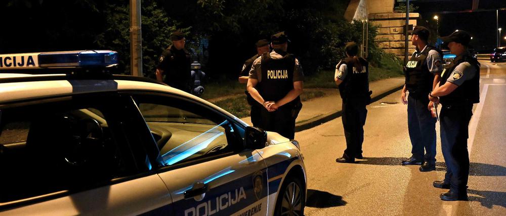 Polizisten nahe des Tatorts in Zagreb