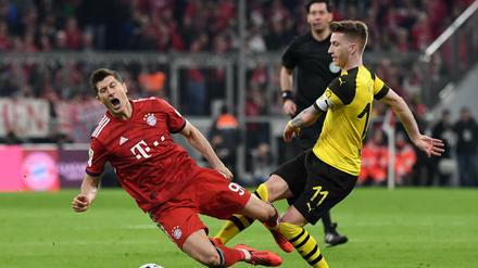 Beim Supercup am Samstag treffen Borussia Dortmund und der FC Bayern München aufeinander. Im Bild Münchens Robert Lewandowski (l) und Marco Reus aus Dortmund. 