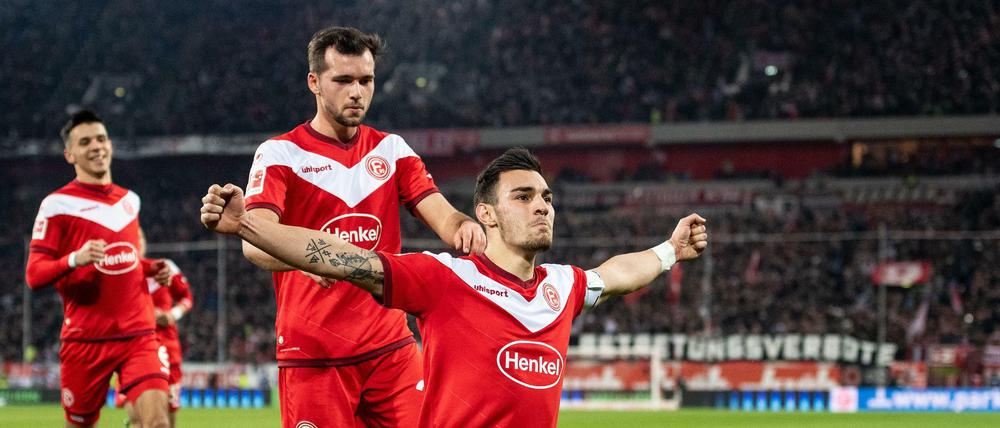Mit breiter Brust. Die Düsseldorfer Kaan Ayhan (r.) und Kevin Stöger konnten sich in der vergangenen Saison Selbstbewusstsein holen.
