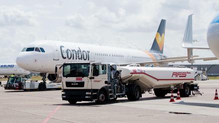 Gegenwärtig tanken Flugzeuge in der Regel noch herkömmliches Kerosin.