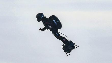 Franky Zapata kurz nach dem Start vom französischen Sangatte