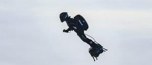 Franky Zapata kurz nach dem Start vom französischen Sangatte