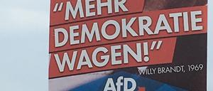 „Mehr Demokratie wagen!“ – Ein Plakat der AfD in Brandenburg.