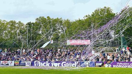 Zu früh gefreut? Die Fans von Tennis Borussia feierten beim Spiel gegen Tasmania auch ihren Sieg gegen Jens Redlich.