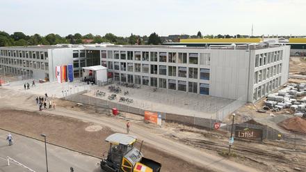 Klare Linien, bodentiefe Fenster: die neue ISS Mahlsdorf.