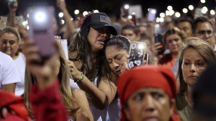 Trauer nach dem Massaker von El Paso. Derweil werden die Forderungen nach Abschaltung der Hass-Plattform 8chan, auf der die Tat angekündigt wurde, lauter. 