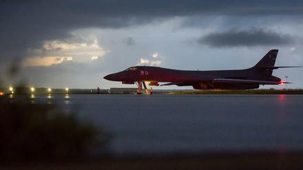 Auf der US-Pazifikinsel befinden sich bereits US-Langstreckenbomber vom Typ Rockwell B-1. Nun wollen die USA in Asian auch Mittelstreckenraketen stationieren. 