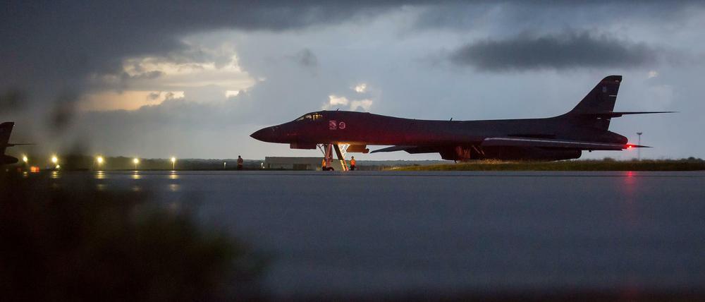 Auf der US-Pazifikinsel befinden sich bereits US-Langstreckenbomber vom Typ Rockwell B-1. Nun wollen die USA in Asian auch Mittelstreckenraketen stationieren. 