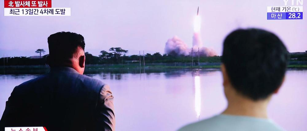 Eine Nachrichtensendung in Südkorea über einen nordkoreanischen Raketentest