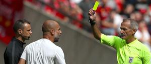 Pep Guardiola gefällt das nicht. In der Premier League und Bundesliga werden Trainer künftig nach vier Gelben Karten gesperrt.