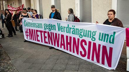 Nach Angaben der Polizei waren am Dienstagmorgen rund 200 Menschen vor Ort.