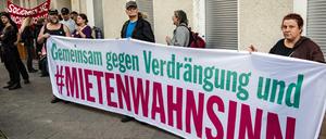 Nach Angaben der Polizei waren am Dienstagmorgen rund 200 Menschen vor Ort.