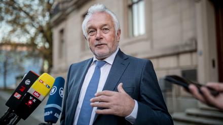 FDP Vize Bundesvorsitzender Wolfgang Kubicki spricht am 03.11.2017 vor der Deutschen Parlamentarischen Gesellschaft in Berlin nach weiteren Sondierungsgesprächen von CDU, CSU, FDP und Bündnis90/Die Grünen. Foto: Michael Kappeler/dpa +++(c) dpa - Bildfunk+++ | Verwendung weltweit