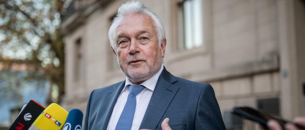 FDP Vize Bundesvorsitzender Wolfgang Kubicki spricht am 03.11.2017 vor der Deutschen Parlamentarischen Gesellschaft in Berlin nach weiteren Sondierungsgesprächen von CDU, CSU, FDP und Bündnis90/Die Grünen. Foto: Michael Kappeler/dpa +++(c) dpa - Bildfunk+++ | Verwendung weltweit