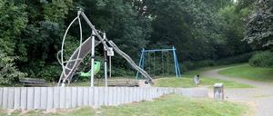 Mülheim: In der Nähe dieses Spielplatzes ist eine junge Frau von einer Gruppe Jugendlicher überfallen und sexuell missbraucht worden. 