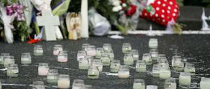 Kerzen erinnern an die Opfer des Christchurch-Attentats