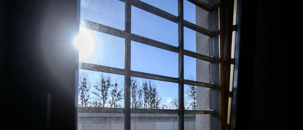 Ein Gefängnisfenster (Symbolbild). 