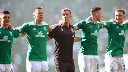 Der alte und der neue Kapitän. Niklas Moisander übernimmt die Binde von Max Kruse.