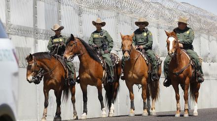 Eine US-Pferdepatrouille an der Grenze zu Mexiko. (Symbolbild)